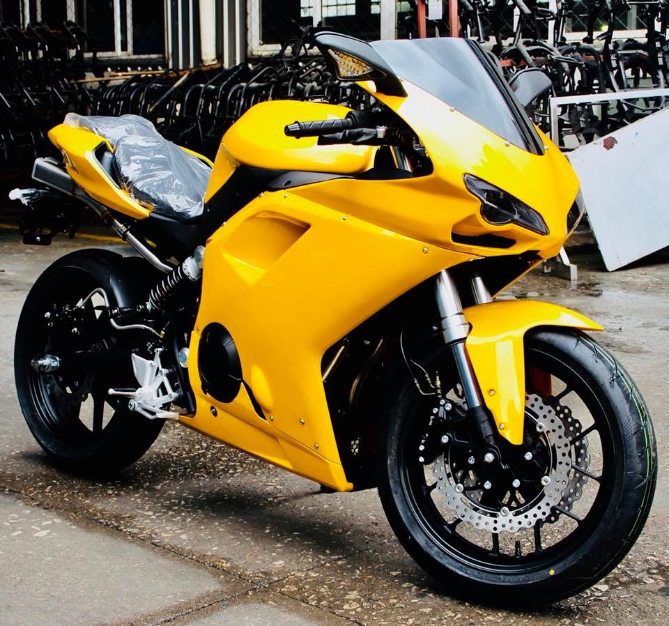 ducati 848 bi nhai trang tron o pakistan