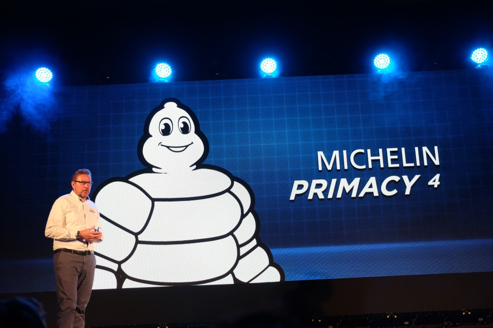bai thu doc dao phanh chet voi lop michelin da mai gan nhan thin
