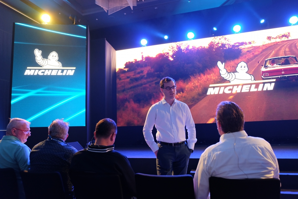 Bài thử độc đáo: Phanh chết với lốp Michelin đã mài gần nhẵn thín bai thu doc dao phanh chet voi lop michelin da mai gan nhan thin