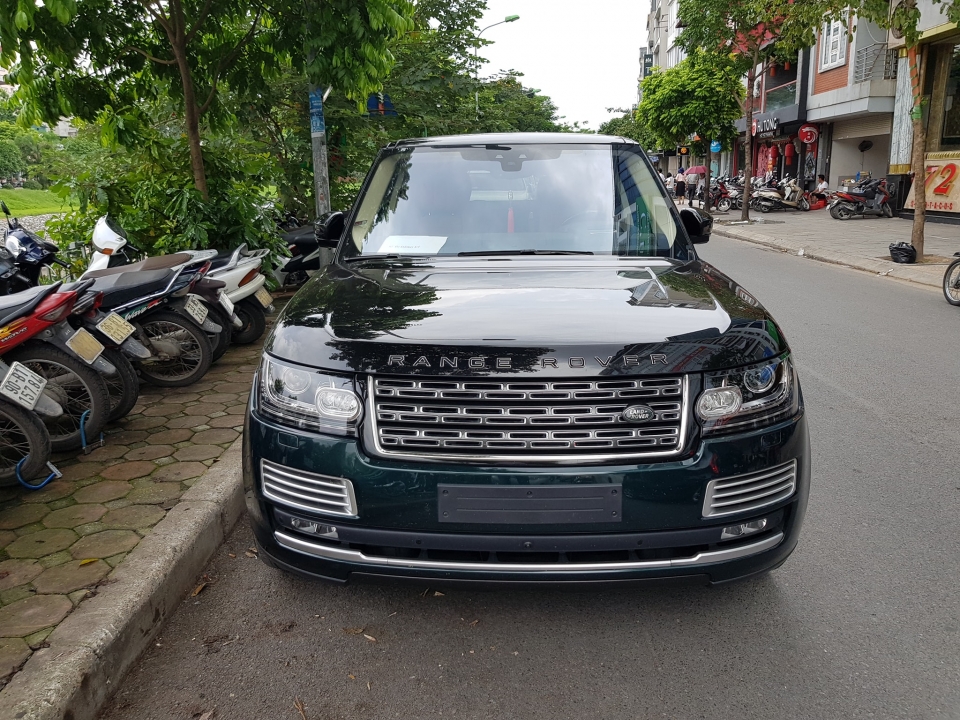 SUV sang Range Rover SVAutobiography màu độc bất ngờ xuất hiện trên đường phố Hà Nội suv sang range rover svautobiography mau doc bat ngo xuat hien tren duong pho ha noi