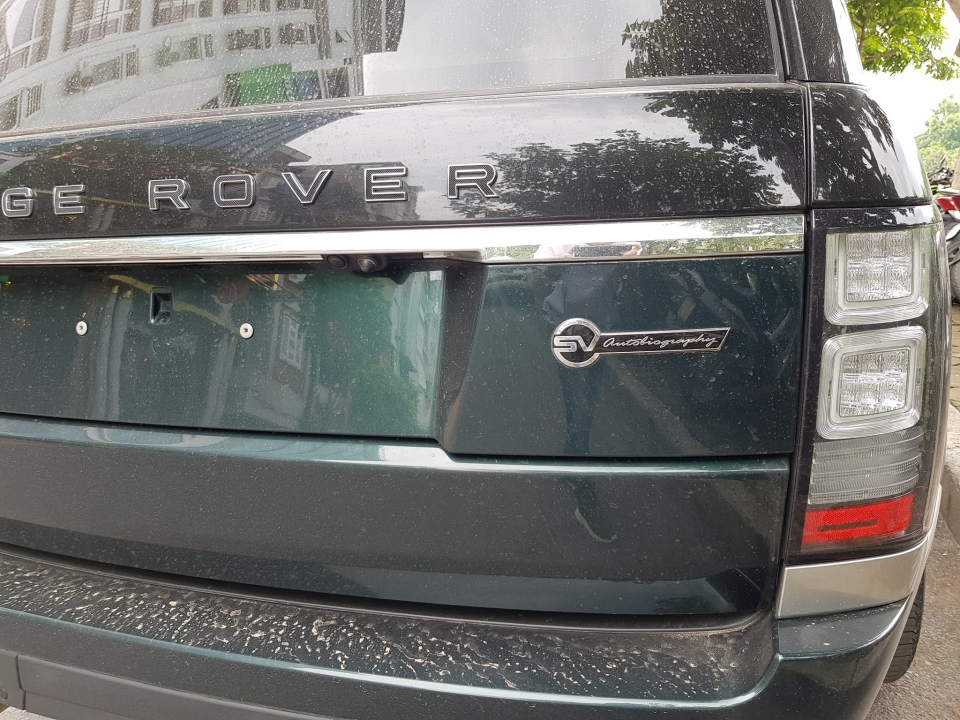 SUV sang Range Rover SVAutobiography màu độc bất ngờ xuất hiện trên đường phố Hà Nội suv sang range rover svautobiography mau doc bat ngo xuat hien tren duong pho ha noi
