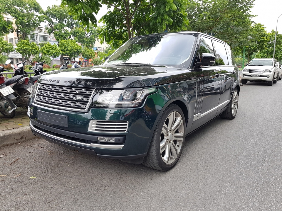 SUV sang Range Rover SVAutobiography màu độc bất ngờ xuất hiện trên đường phố Hà Nội suv sang range rover svautobiography mau doc bat ngo xuat hien tren duong pho ha noi