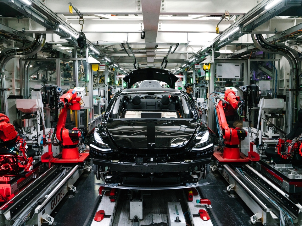 Ferrari lãi 80 nghìn USD mỗi xe, Tesla "lỗ chổng vó" ferrari lai nhieu nhat tren moi xe ban ra trong nganh cong nghiep o to