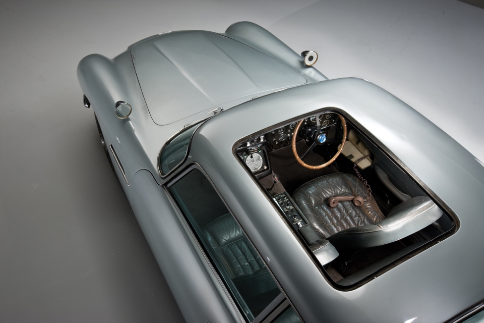 Aston Martin tái sản xuất siêu xe của điệp viên 007, giá 80 tỷ đồng aston martin tai san xuat sieu xe cua diep vien 007 gia 80 ty dong