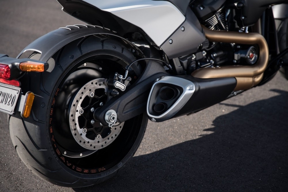 Harley-Davidson FXDR 114 2019 ra mắt, sẵn sàng cho đường đua harley davidson fxdr 114 2019 ra mat san sang cho duong dua