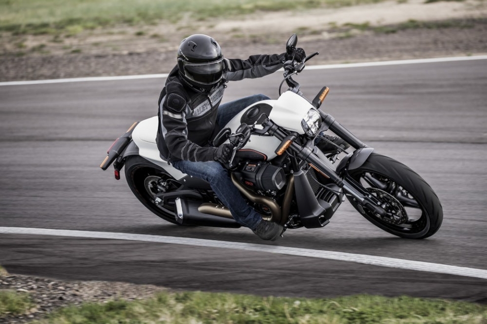 Harley-Davidson FXDR 114 2019 ra mắt, sẵn sàng cho đường đua harley davidson fxdr 114 2019 ra mat san sang cho duong dua