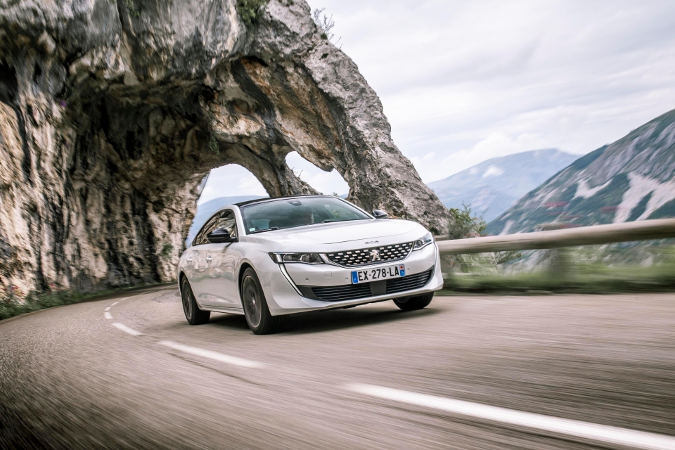 Peugeot 508 thế hệ mới: Đối thủ đáng gờm trong phân khúc sedan cỡ D chi tiet peugeot 508 the he moi vuot troi so voi cac doi thu cung phan khuc
