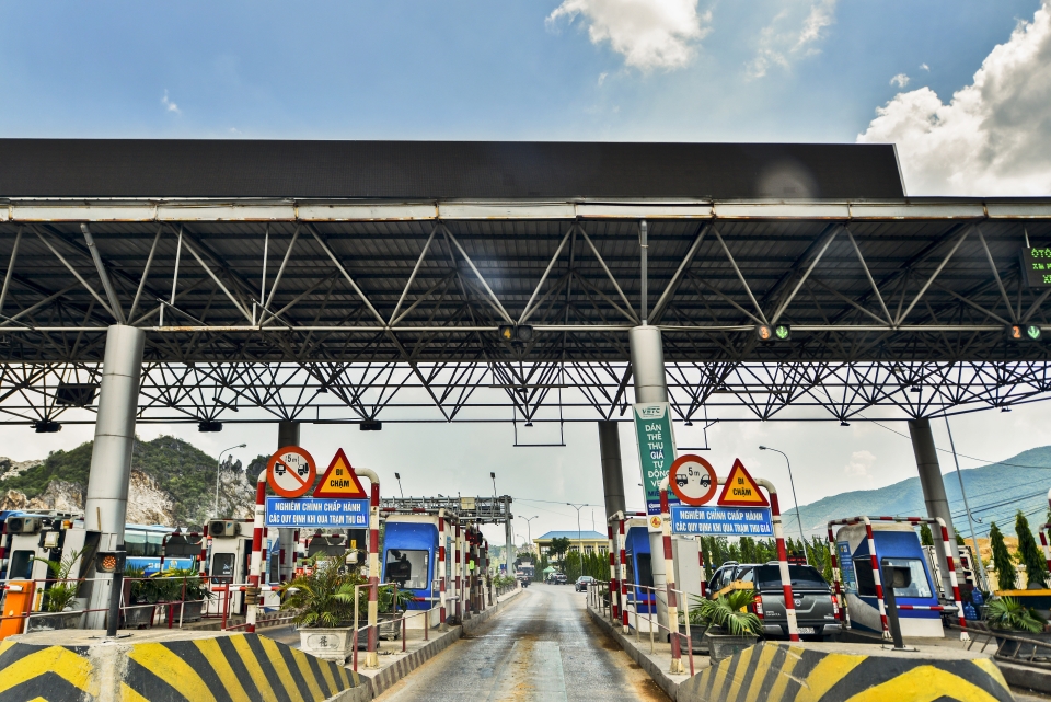 Trải nghiệm tiện ích từ dịch vụ thu phí không dừng VETC trai nghiem tien ich tu dich vu thu phi khong dung vetc