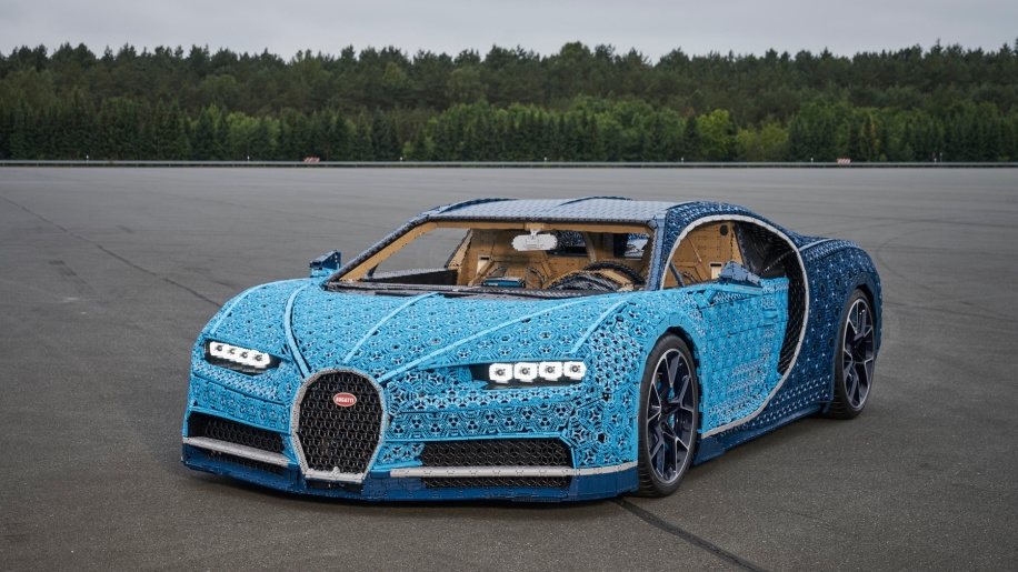 lego san xuat mo hinh bugatti chiron ty le 11 chay duoc