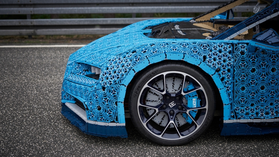 lego san xuat mo hinh bugatti chiron ty le 11 chay duoc