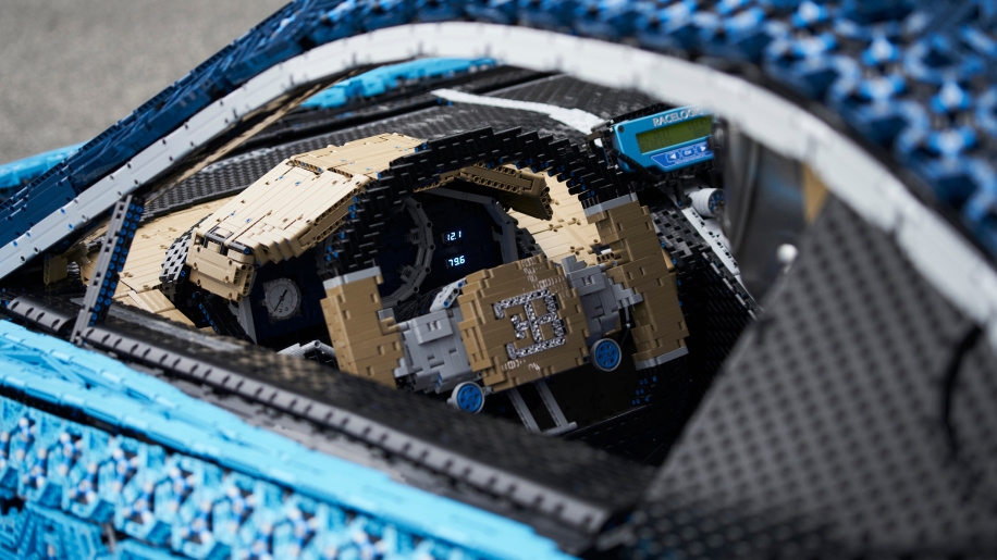lego san xuat mo hinh bugatti chiron ty le 11 chay duoc