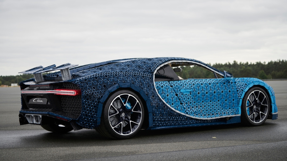 lego san xuat mo hinh bugatti chiron ty le 11 chay duoc