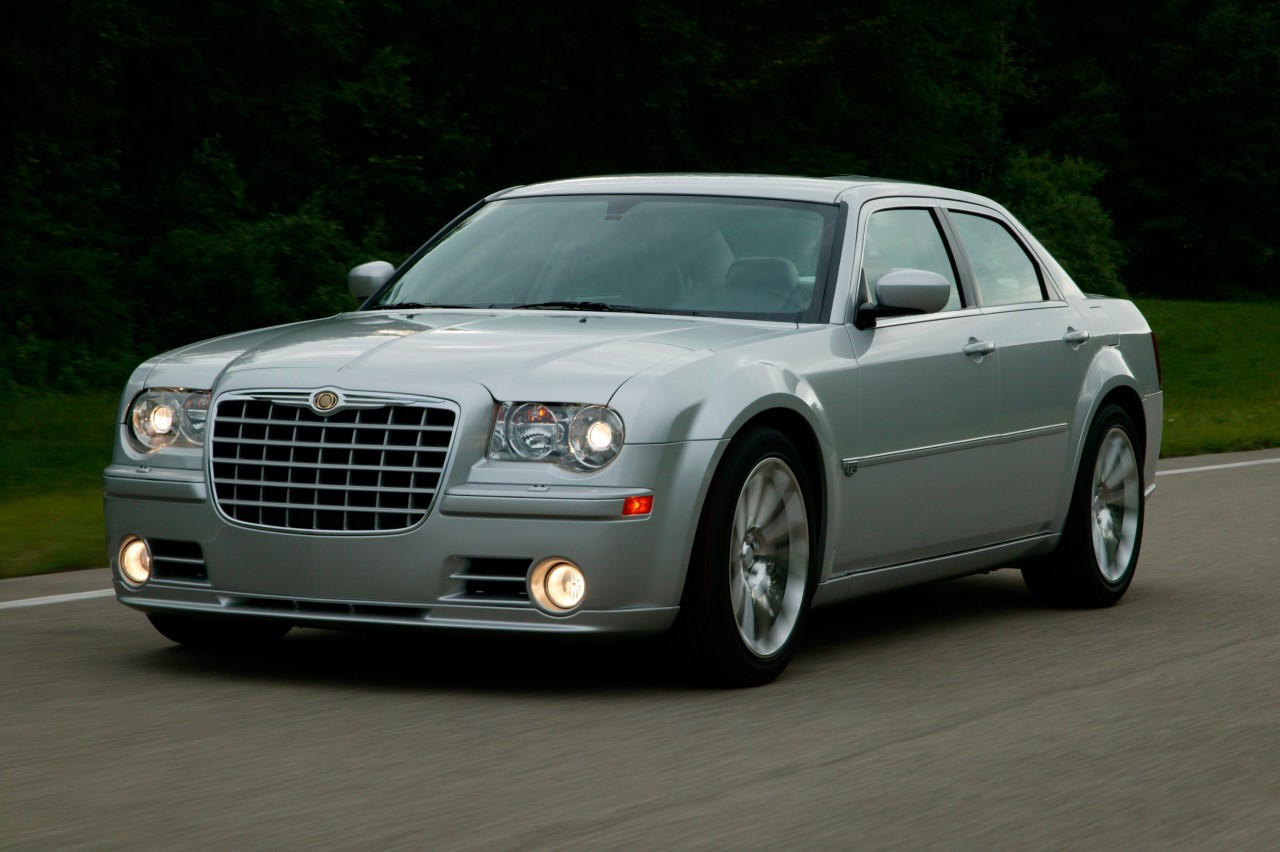 Triệu hồi 102 xe Jeep, RAM, Dodge và Chrysler tại Việt Nam 1229-2007-chrysler-300c-srt8-8