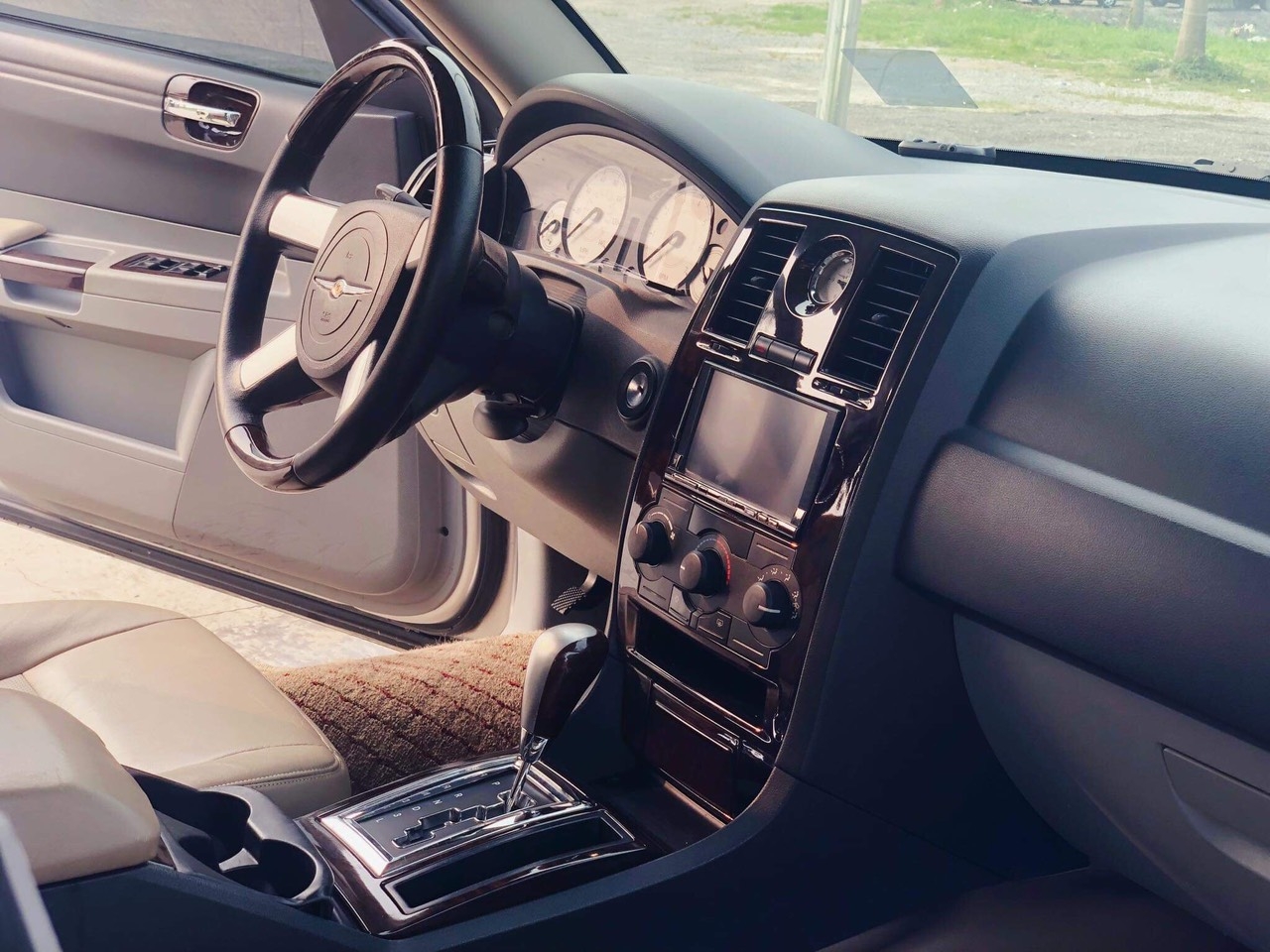 Chrysler 300C cũ độ camo độc nhất Việt Nam: Xe chơi dành cho người cá tính chrysler 300c cu do camo doc nhat viet nam xe choi danh cho nguoi ca tinh