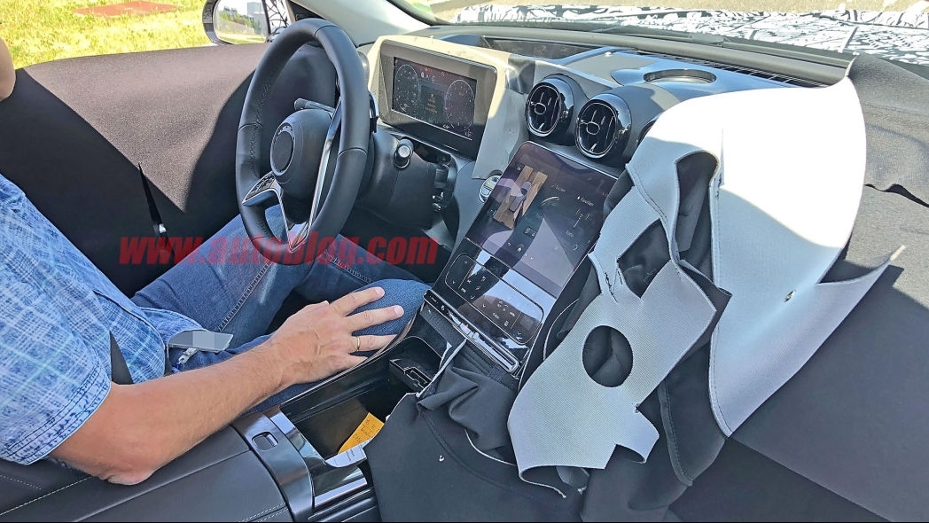 C-Class thế hệ mới sẽ có màn hình cảm ứng đặt dọc giống Vinfast