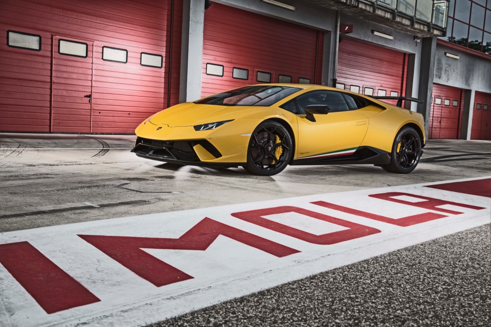 Cơ hội cho khách hàng Việt trải nghiệm cảm giác đua xe chuyên nghiệp cùng Lamborghini co hoi cho khach hang viet tra i nghie m cam giac dua xe chuyen nghiep cung lamborghini