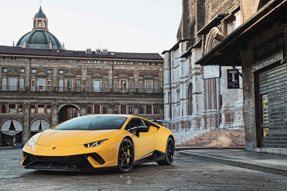 Cơ hội cho khách hàng Việt trải nghiệm cảm giác đua xe chuyên nghiệp cùng Lamborghini co hoi cho khach hang viet tra i nghie m cam giac dua xe chuyen nghiep cung lamborghini