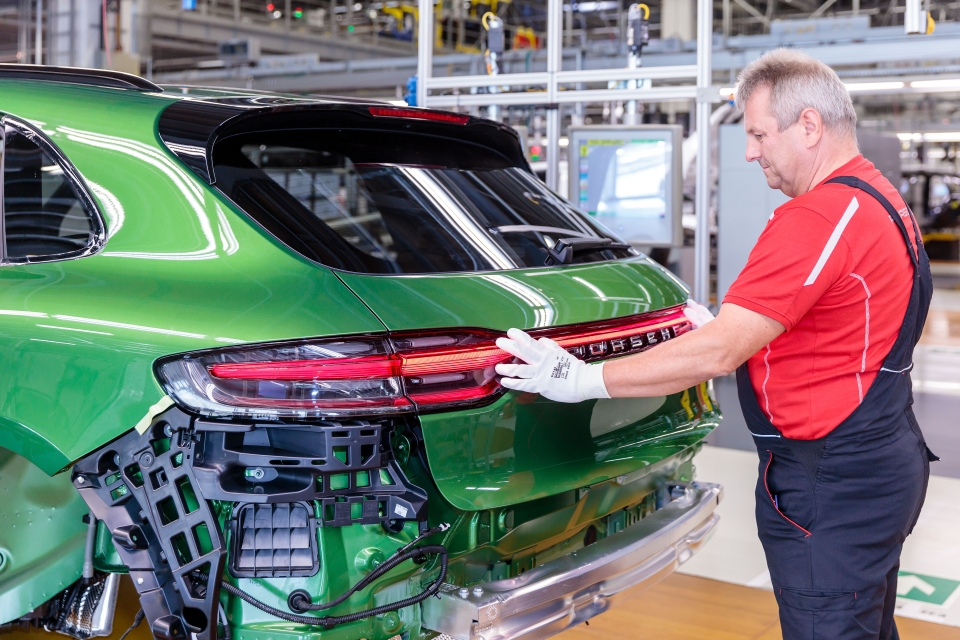 Chiếc Porsche Macan 2019 đầu tiên đã được xuất xưởng chiec porsche macan 2019 dau tien da duoc xuat xuong