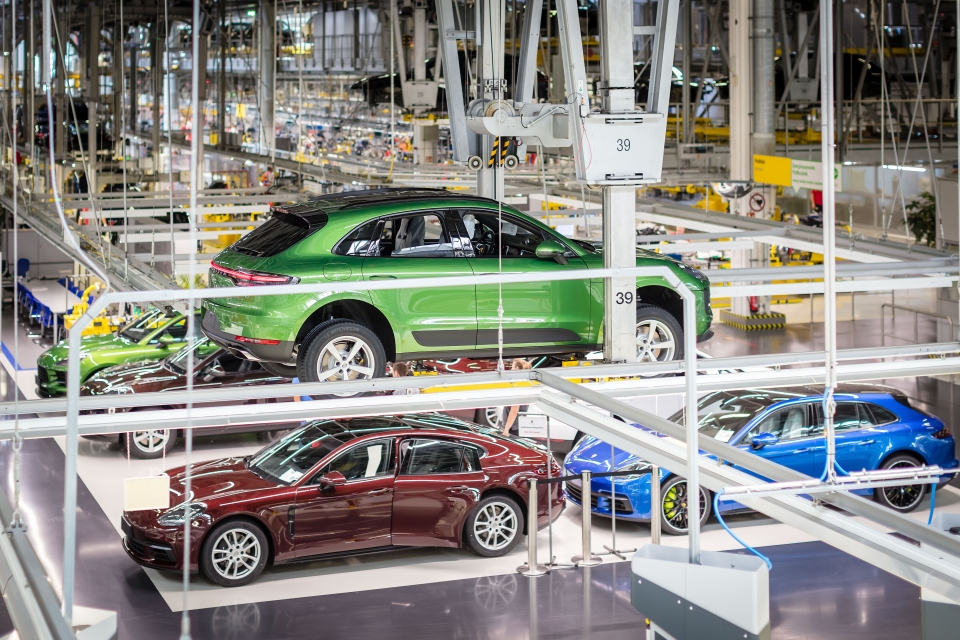 Chiếc Porsche Macan 2019 đầu tiên đã được xuất xưởng chiec porsche macan 2019 dau tien da duoc xuat xuong