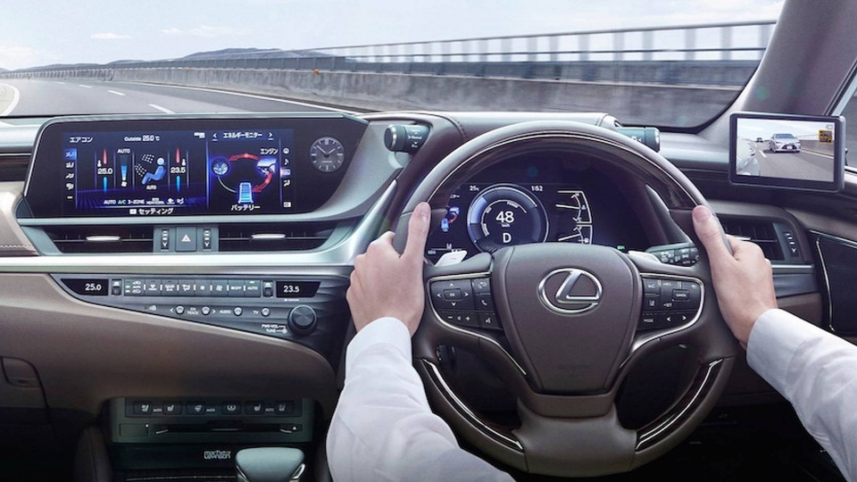 Lexus ES là chiếc xe thương mại đầu tiên có tùy chọn gương chiếu hậu bằng camera lexus es la chiec xe thuong mai dau tien co tuy chon thay guong chieu hau bang camera