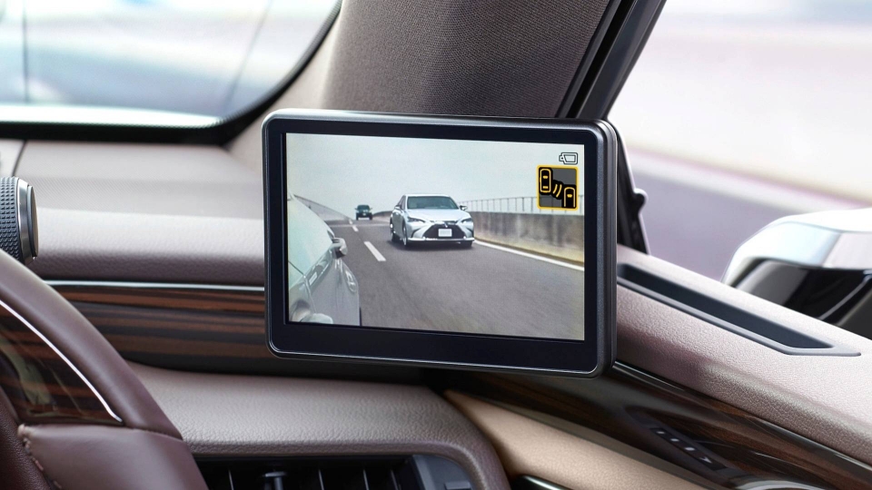Lexus ES là chiếc xe thương mại đầu tiên có tùy chọn gương chiếu hậu bằng camera lexus es la chiec xe thuong mai dau tien co tuy chon thay guong chieu hau bang camera