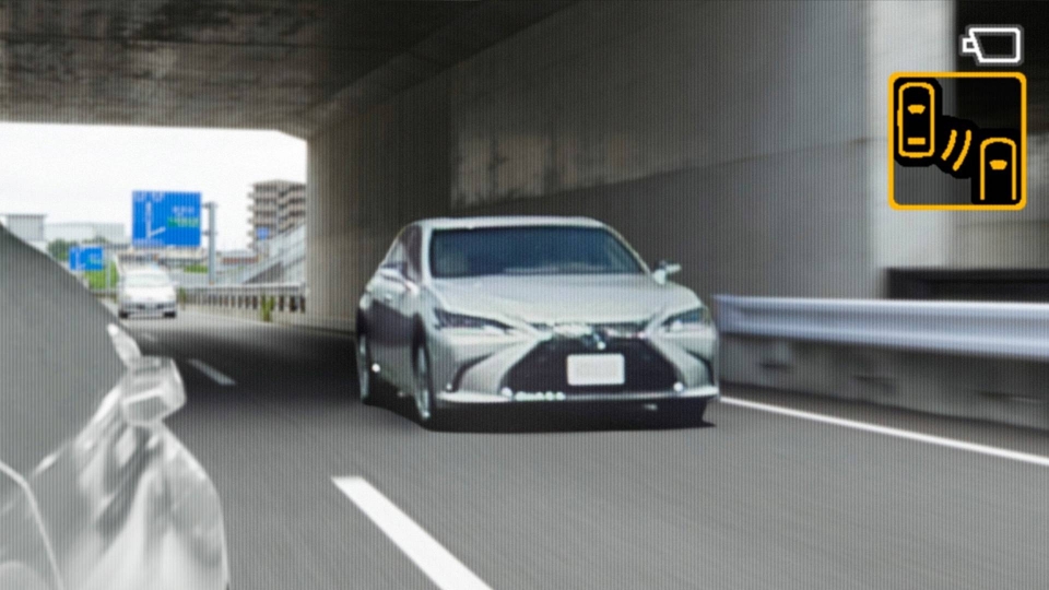 Lexus ES là chiếc xe thương mại đầu tiên có tùy chọn gương chiếu hậu bằng camera lexus es la chiec xe thuong mai dau tien co tuy chon thay guong chieu hau bang camera