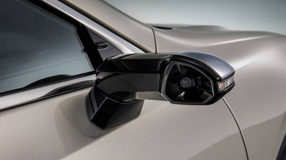 Lexus ES là chiếc xe thương mại đầu tiên có tùy chọn gương chiếu hậu bằng camera lexus es la chiec xe thuong mai dau tien co tuy chon thay guong chieu hau bang camera