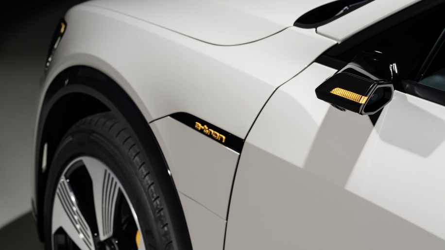 Audi ra mắt SUV thuần điện E-Tron, cạnh tranh trực tiếp với Mercedes Benz EQC audi ra mat suv thuan dien e tron canh tranh truc tiep voi mercedes benz eqc