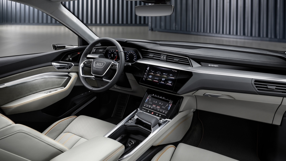 Audi ra mắt SUV thuần điện E-Tron, cạnh tranh trực tiếp với Mercedes Benz EQC audi ra mat suv thuan dien e tron canh tranh truc tiep voi mercedes benz eqc