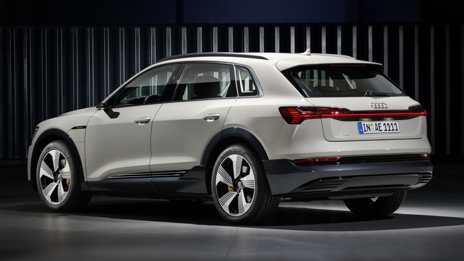 Audi E-Tron đối đầu Mercedes Benz EQC: "Kẻ tám lạng, người nửa cân" audi e tron doi dau mercedes benz eqc ke tam lang nguoi nua can