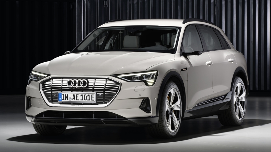 Audi E-Tron đối đầu Mercedes Benz EQC: "Kẻ tám lạng, người nửa cân" audi e tron doi dau mercedes benz eqc ke tam lang nguoi nua can