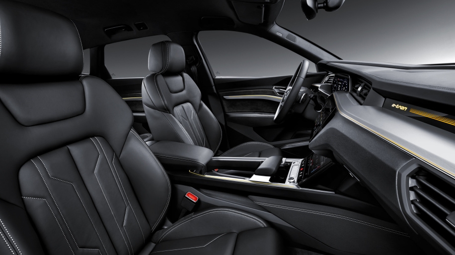 Audi E-Tron đối đầu Mercedes Benz EQC: "Kẻ tám lạng, người nửa cân" audi e tron doi dau mercedes benz eqc ke tam lang nguoi nua can