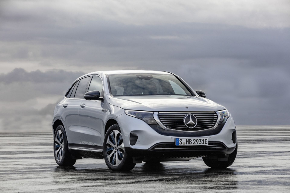 Audi E-Tron đối đầu Mercedes Benz EQC: "Kẻ tám lạng, người nửa cân" audi e tron doi dau mercedes benz eqc ke tam lang nguoi nua can