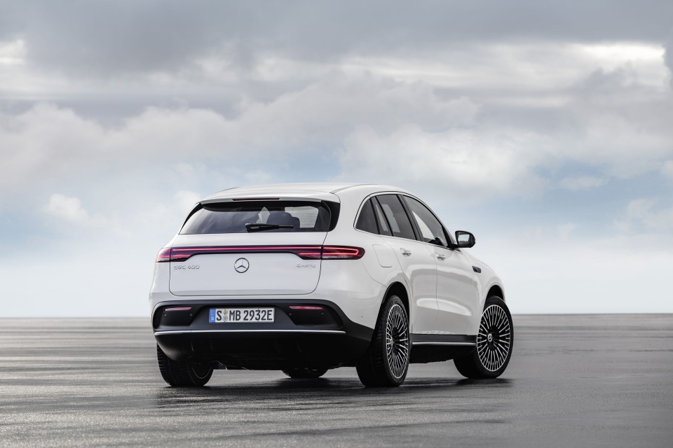 Audi E-Tron đối đầu Mercedes Benz EQC: "Kẻ tám lạng, người nửa cân" audi e tron doi dau mercedes benz eqc ke tam lang nguoi nua can