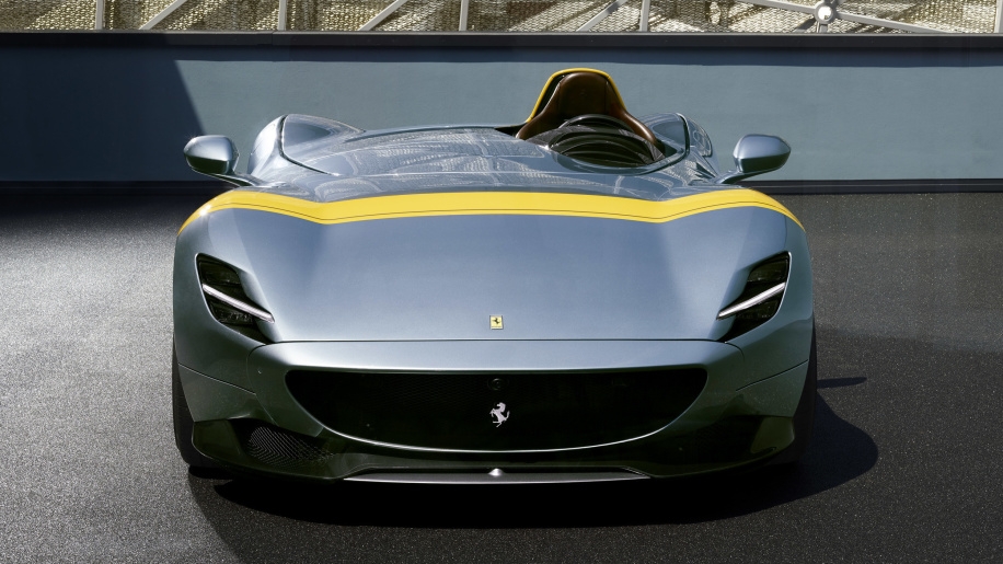 ferrari bat ngo ra mat 2 mau xe mui tran phong cach xe dua hoai co