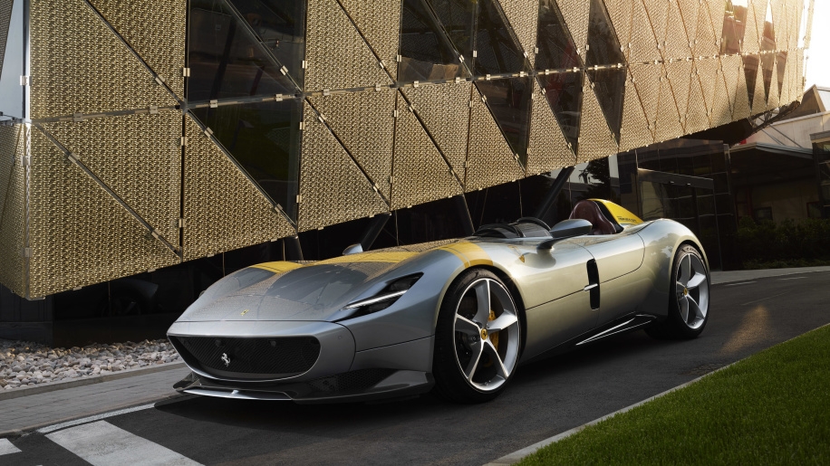ferrari bat ngo ra mat 2 mau xe mui tran phong cach xe dua hoai co