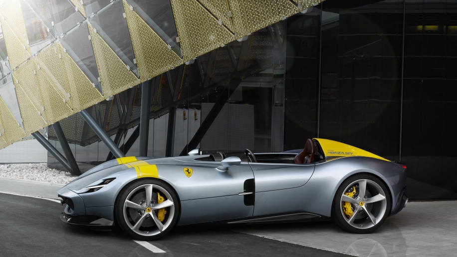 ferrari bat ngo ra mat 2 mau xe mui tran phong cach xe dua hoai co