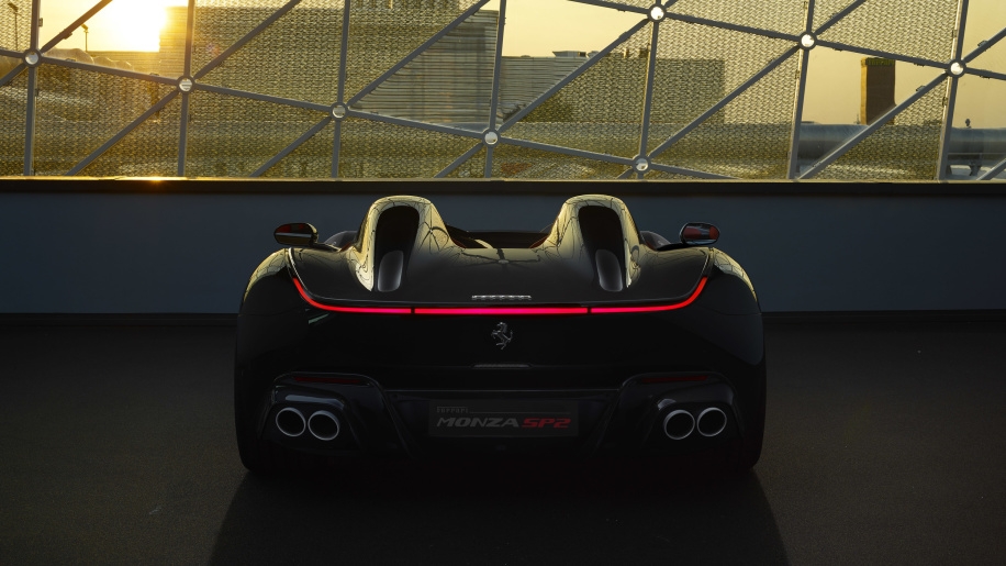 ferrari bat ngo ra mat 2 mau xe mui tran phong cach xe dua hoai co