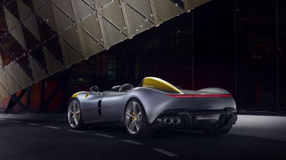 ferrari bat ngo ra mat 2 mau xe mui tran phong cach xe dua hoai co