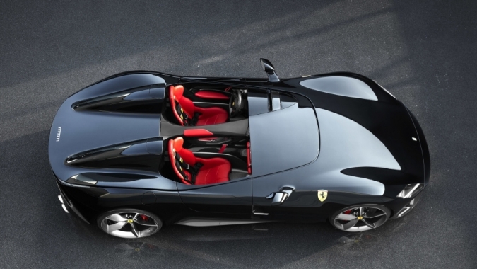 Ferrari bất ngờ ra mắt 2 mẫu mui trần phong cách xe đua hoài cổ