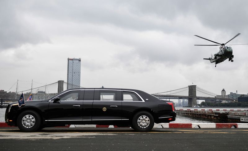 "Siêu Limousine" dành riêng cho Tổng thống Mỹ Donald Trump lần đầu lộ diện sieu limousine danh rieng cho tong thong donald trump lan dau lo dien