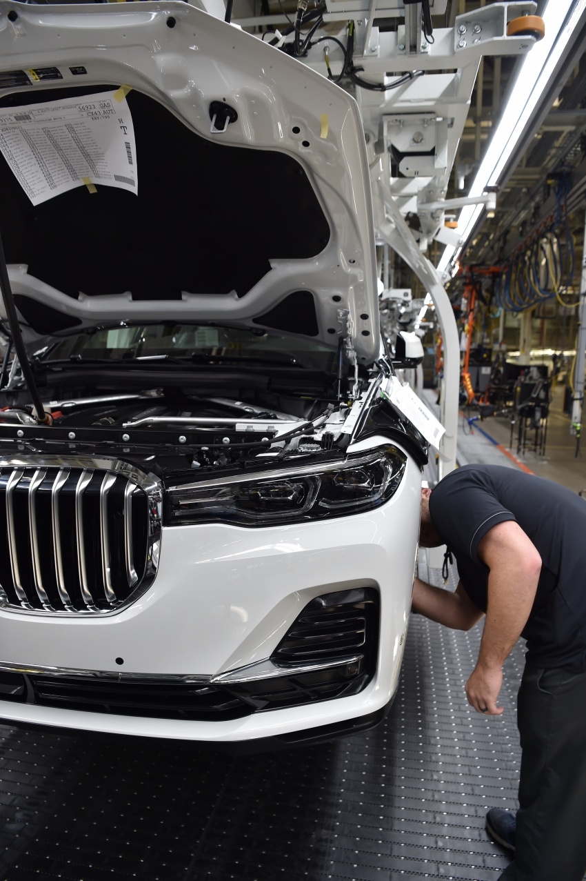 suv cao cap nhat cua bmw lo anh noi that gioi thieu vao thang 10