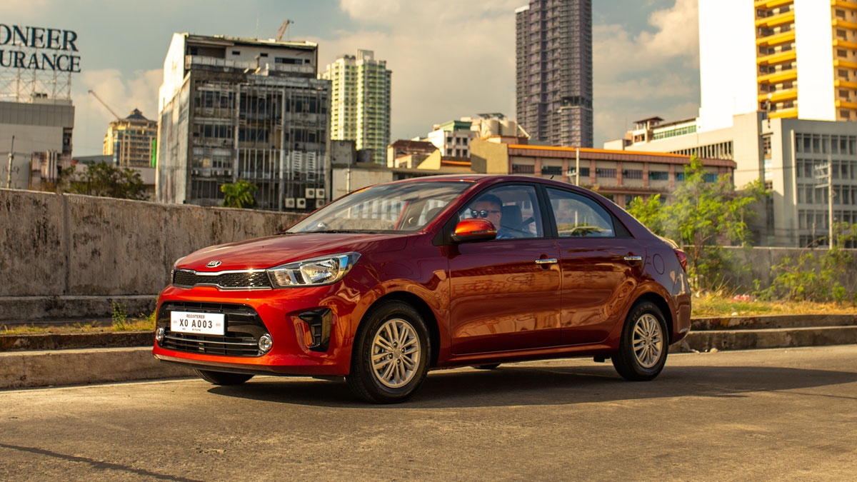 Kia Soluto có gì để cạnh tranh với các đối thủ hàng đầu phân khúc B kia soluto da dinh ngay ra mat co gi de canh tranh vios accent