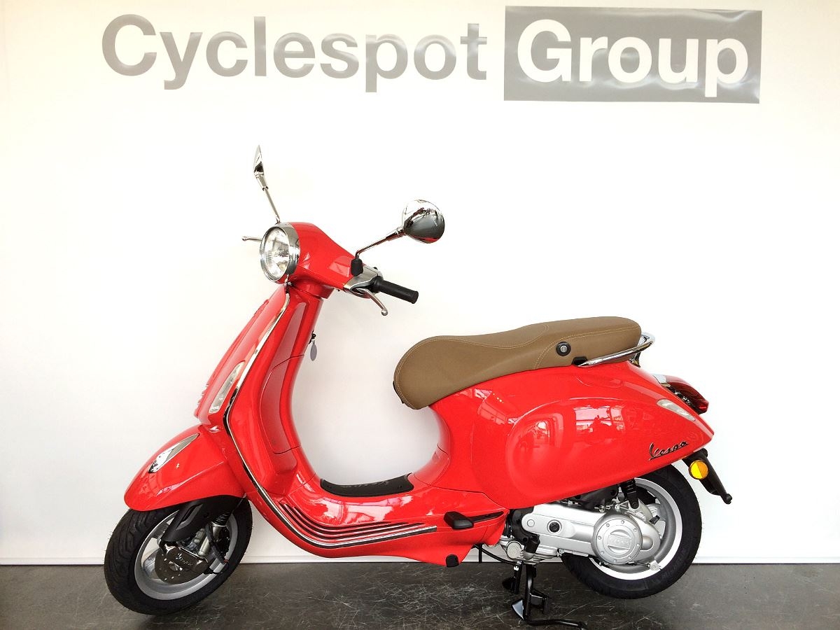Thêm phiên bản 50cc cho Vespa Primavera và Sprint: Đẹp, đắt và tốn xăng vespa bo sung them phien ban 50cc cho primavera va sprint dep dat va ton xang