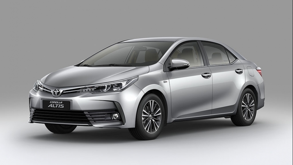 Toyota Việt Nam ra mắt Corolla Altis 2018: thêm trang bị, giá từ 697 triệu đồng