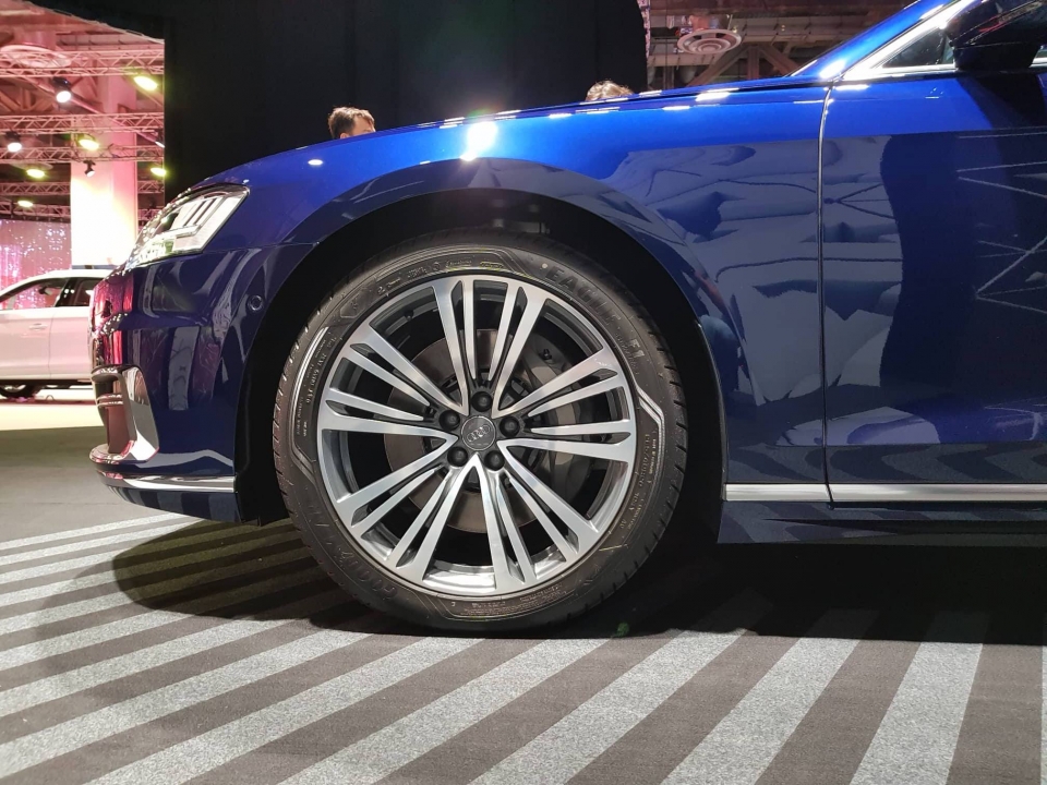 audi a8l xuat hien long lay tai audi brand experience 2018 tai singapore