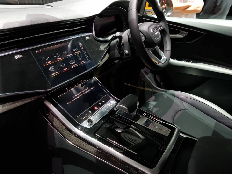 audi ra mat q8 doi trong cua bmw x6 tai singapore san sang trung bay tai viet nam motor show 2018