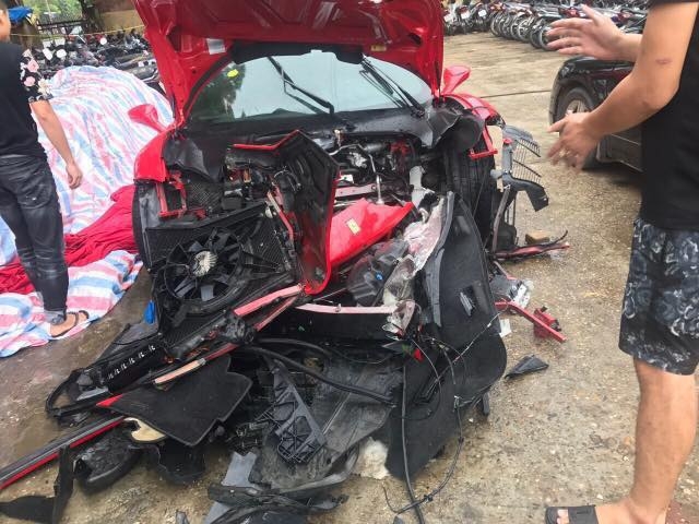 Siêu xe Ferrari 17 tỷ của Tuấn Hưng nát đầu vì tai nạn trên cao tốc Lào Cai sieu xe ferrari 17 ty cua tuan hung gap tai nan tham khoc o cao toc noi bai lao cai