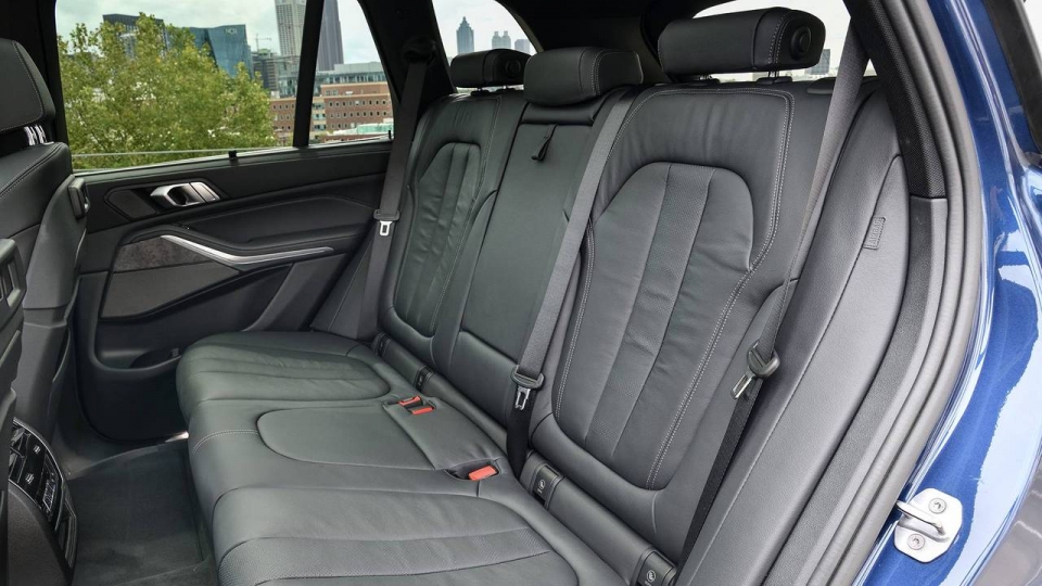 So sánh nhanh BMW X7 và X5: khác biệt không chỉ ở kích thước so sanh nhanh bmw x7 va x5 khac biet khong chi o kich thuoc