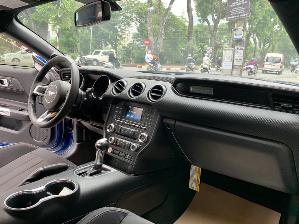 chi tiet ford mustang 23 ecoboost 2018 tai ha noi